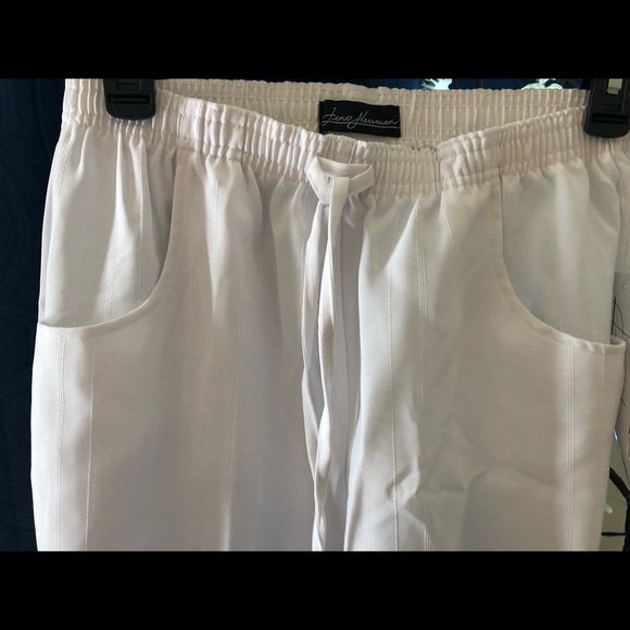 NEW Jeno Newman White Capris - Picture 5 of 10